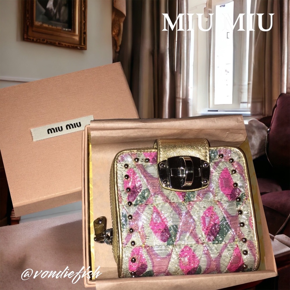 ⭐️2X⭐️❤️HOST💋PICK❤️Authentic MIU MIU Wallet